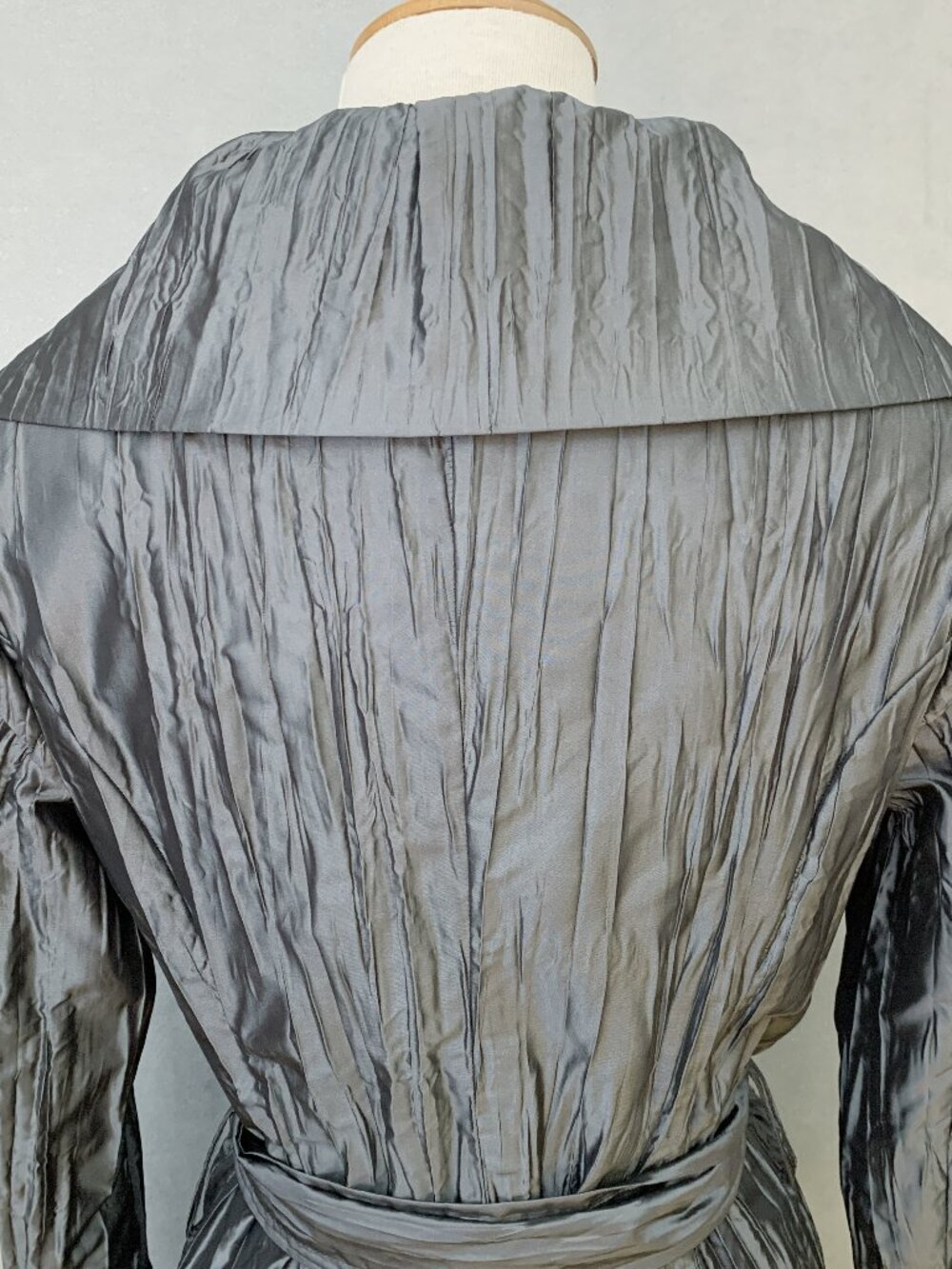 Bianca Nygard Petite | Silver Crinkle Trench Coat | Dramatic Collar | Size 6 - Picture 8 of 11